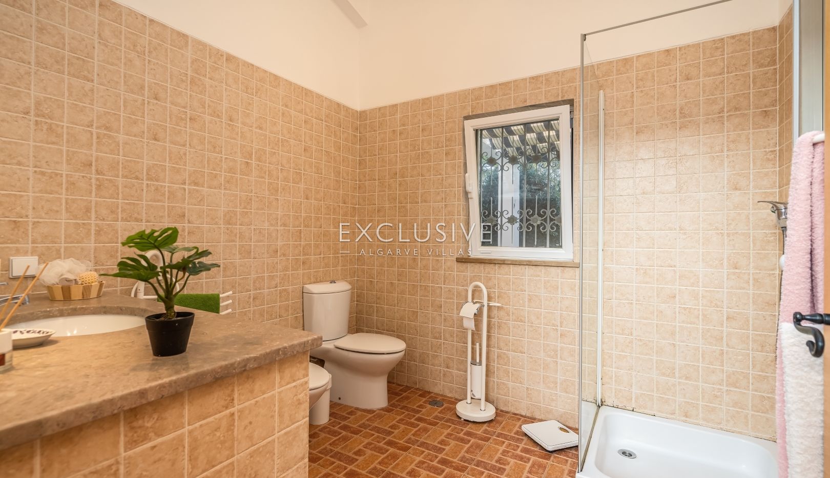 moradia V3+1 com Piscina e Jardim Interior, Carvoeiro, Lagoa