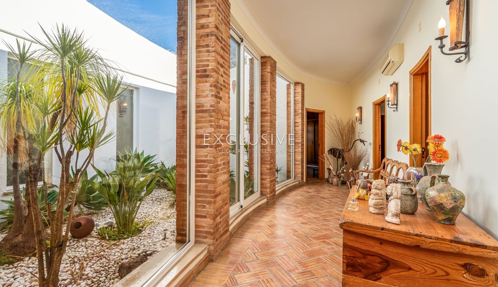 moradia V3+1 com Piscina e Jardim Interior, Carvoeiro, Lagoa