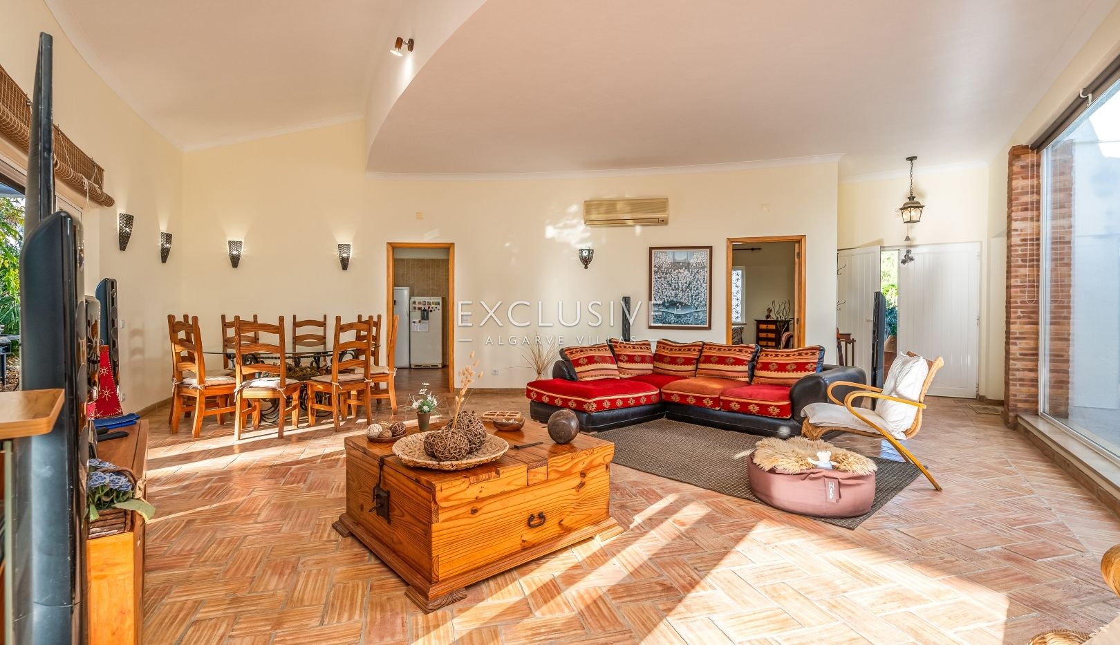 moradia V3+1 com Piscina e Jardim Interior, Carvoeiro, Lagoa