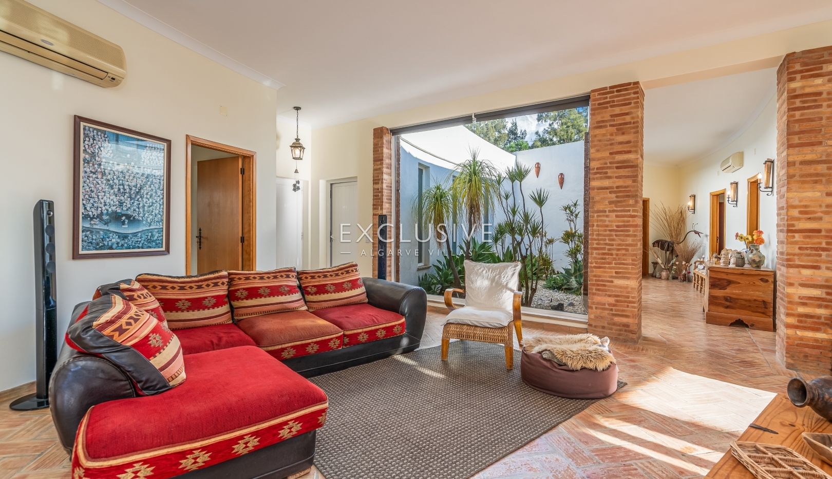 moradia V3+1 com Piscina e Jardim Interior, Carvoeiro, Lagoa