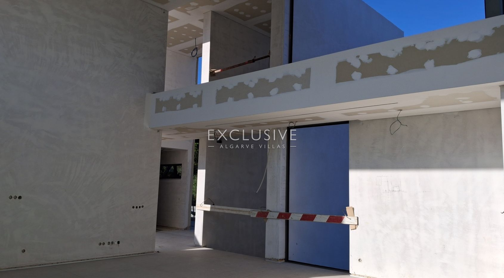 Luxury designer villa 4+1 bedrooms in VilaSol, Algarve