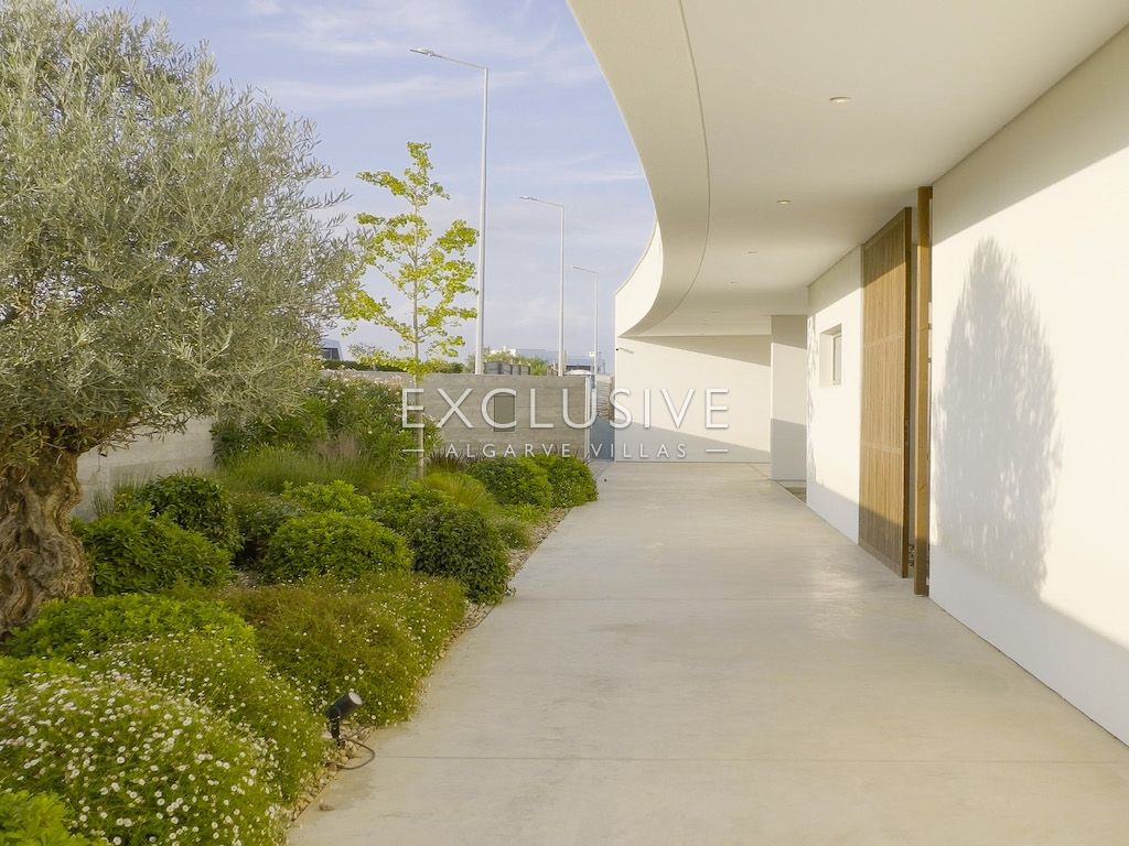 Contemporary villa with sea views in Porto de Mós, Lagos (Algarve)