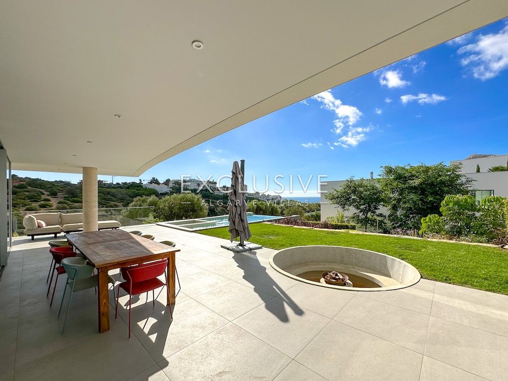 Contemporary villa with sea views in Porto de Mós, Lagos (Algarve)