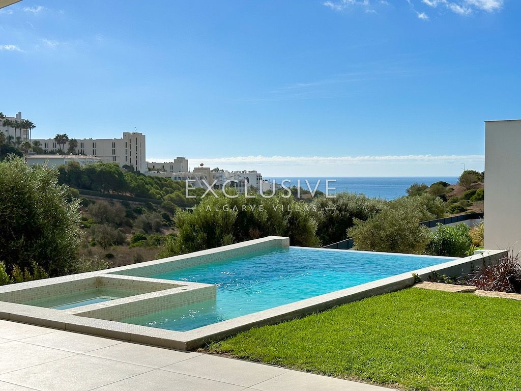 Contemporary villa with sea views in Porto de Mós, Lagos (Algarve)
