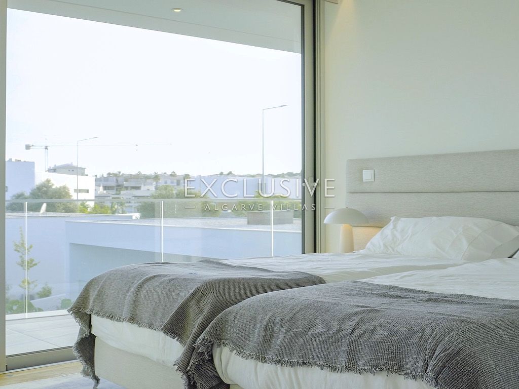 Contemporary villa with sea views in Porto de Mós, Lagos (Algarve)