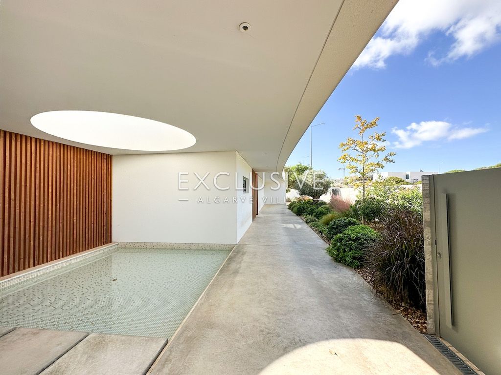 Contemporary villa with sea views in Porto de Mós, Lagos (Algarve)