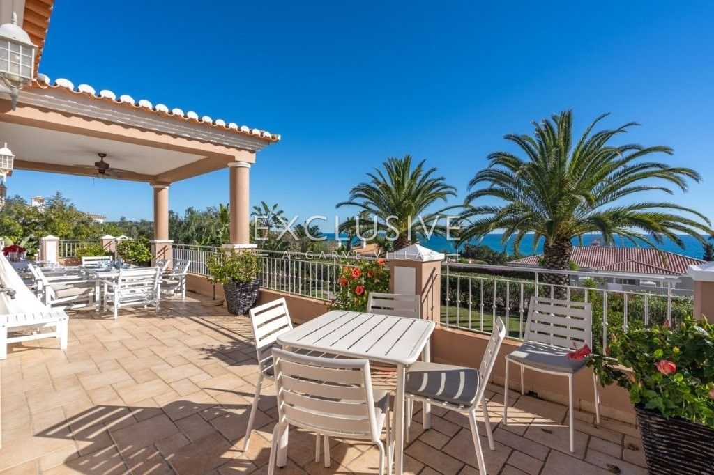 Luxurious Coastal Villa with Stunning Sea Views in Reserva da Luz, Lagos