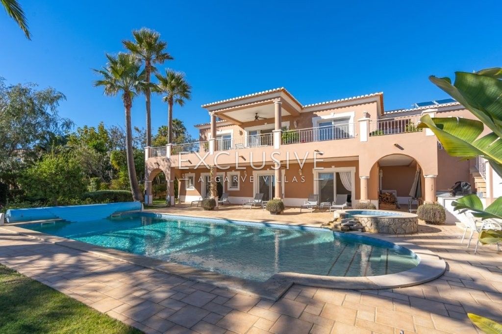 Luxurious Coastal Villa with Stunning Sea Views in Reserva da Luz, Lagos