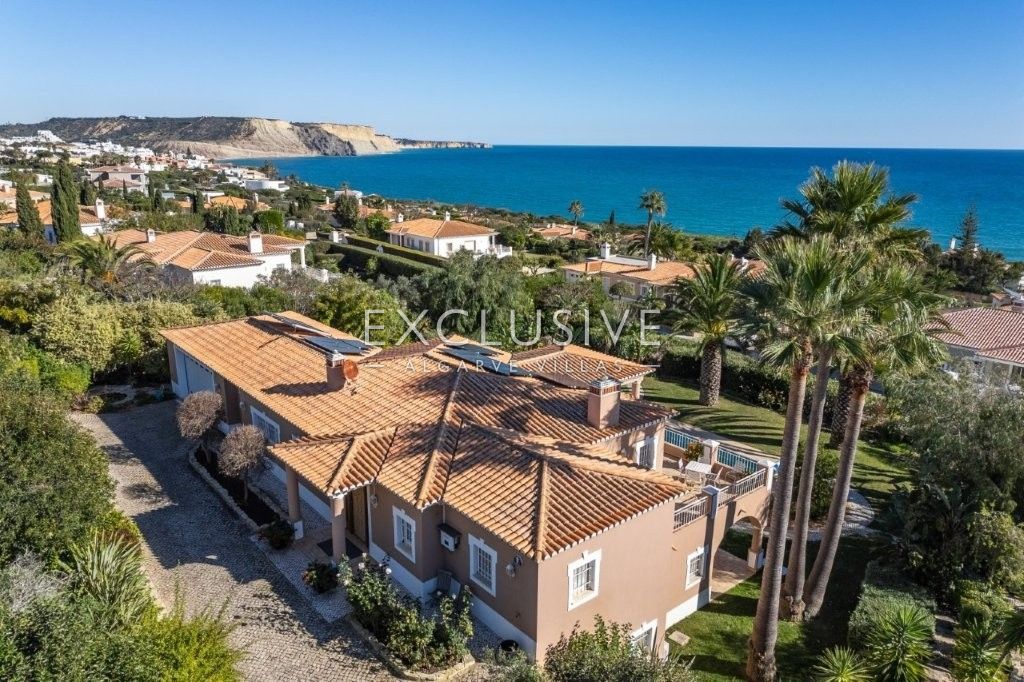 Luxurious Coastal Villa with Stunning Sea Views in Reserva da Luz, Lagos
