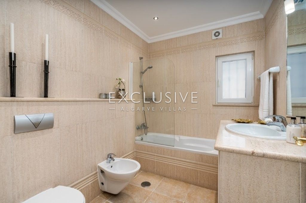 Luxurious Coastal Villa with Stunning Sea Views in Reserva da Luz, Lagos
