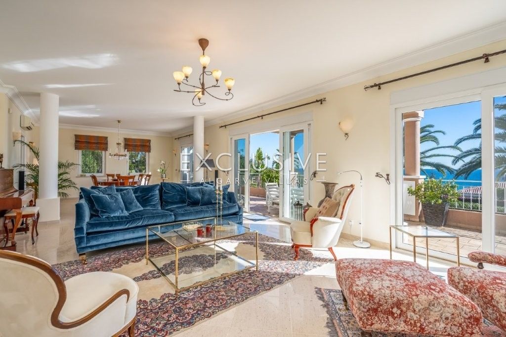 Luxurious Coastal Villa with Stunning Sea Views in Reserva da Luz, Lagos
