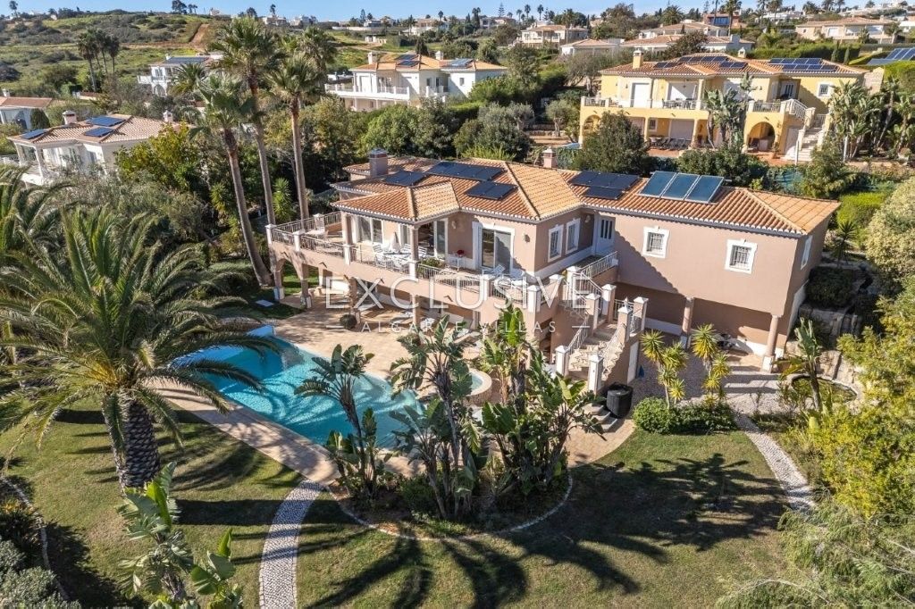 Luxurious Coastal Villa with Stunning Sea Views in Reserva da Luz, Lagos