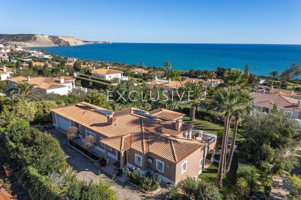 Luxurious Coastal Villa with Stunning Sea Views in Reserva da Luz, Lagos