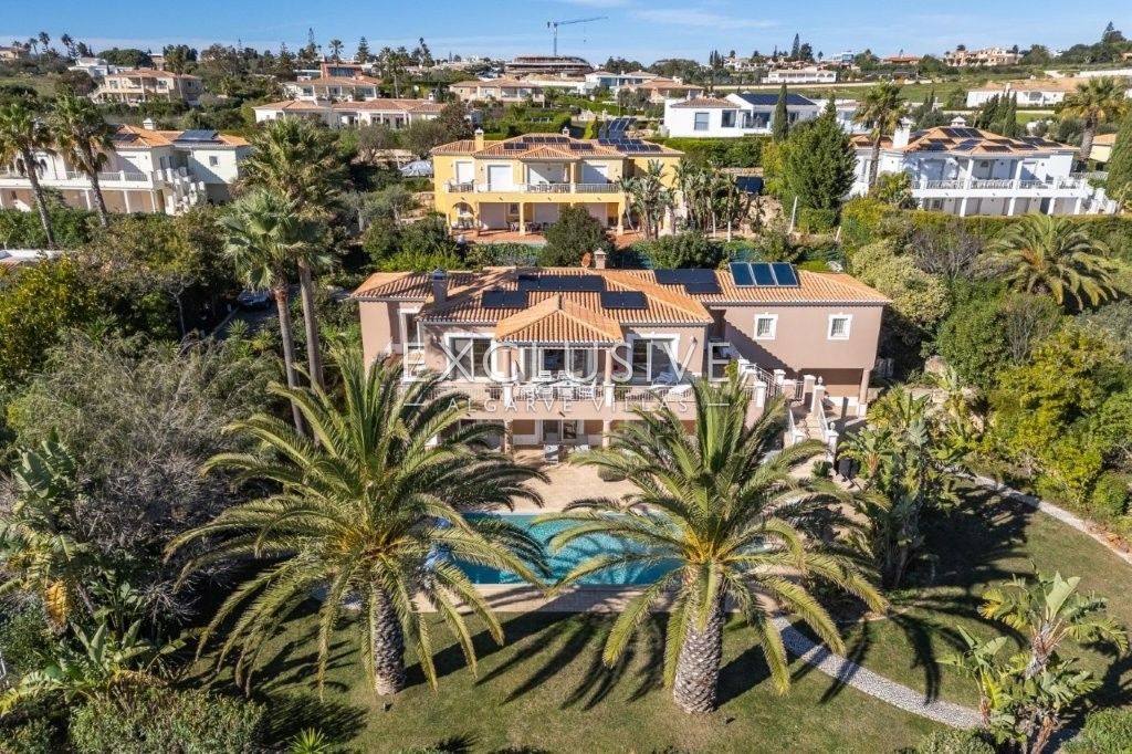 Luxurious Coastal Villa with Stunning Sea Views in Reserva da Luz, Lagos