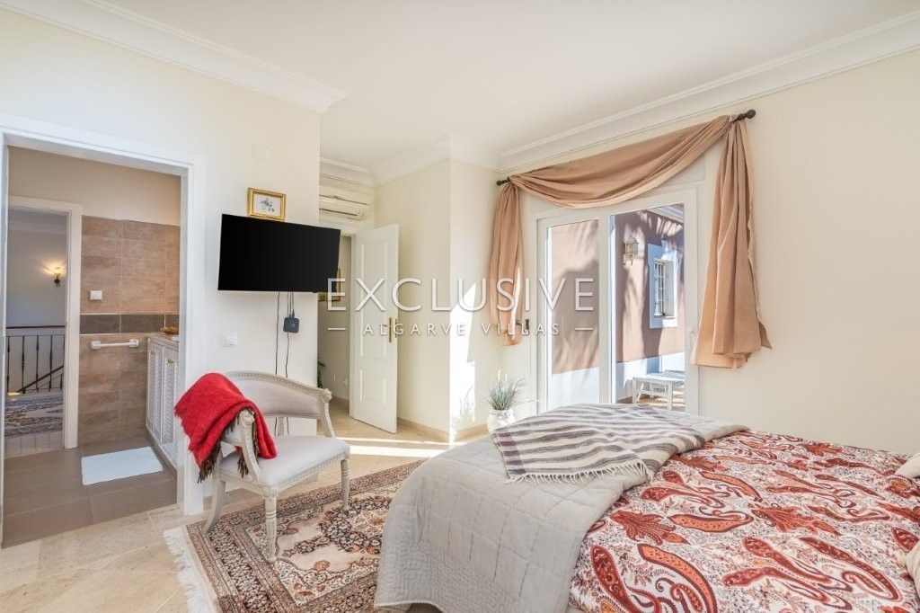 Luxurious Coastal Villa with Stunning Sea Views in Reserva da Luz, Lagos