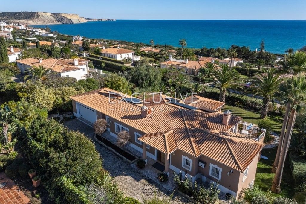 Luxurious Coastal Villa with Stunning Sea Views in Reserva da Luz, Lagos