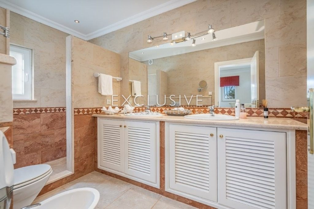 Luxurious Coastal Villa with Stunning Sea Views in Reserva da Luz, Lagos