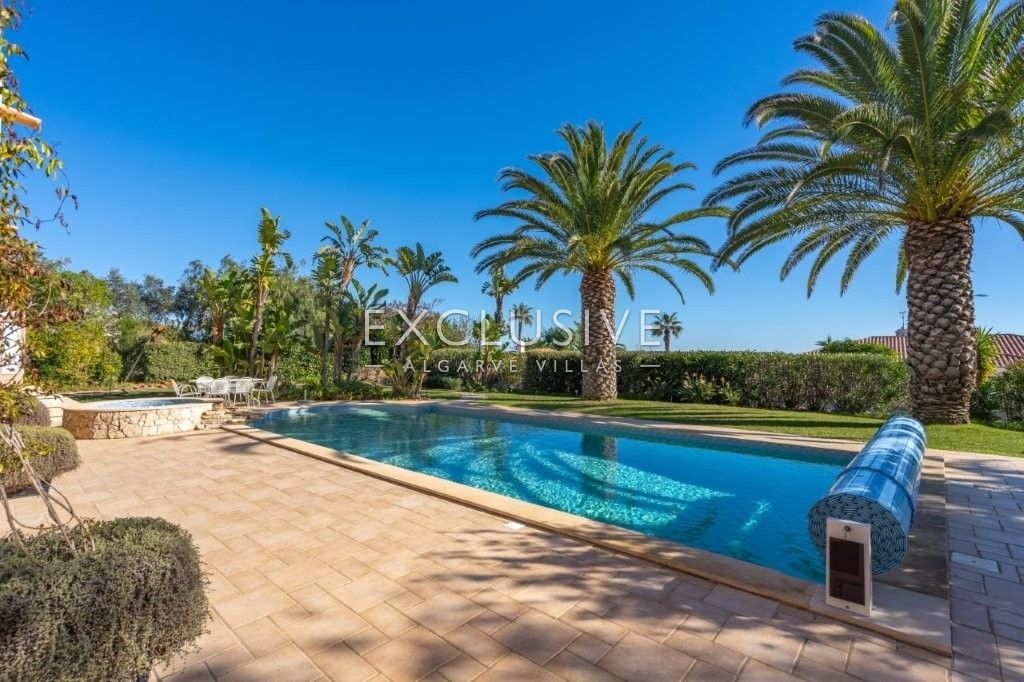 Luxurious Coastal Villa with Stunning Sea Views in Reserva da Luz, Lagos
