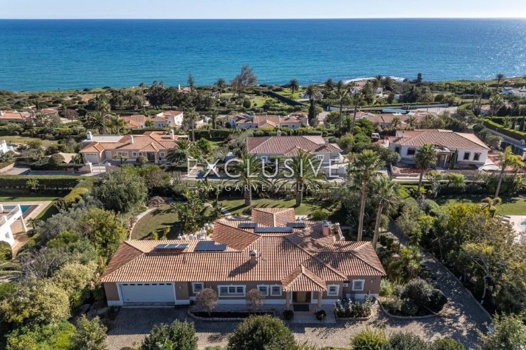 Luxurious Coastal Villa with Stunning Sea Views in Reserva da Luz, Lagos
