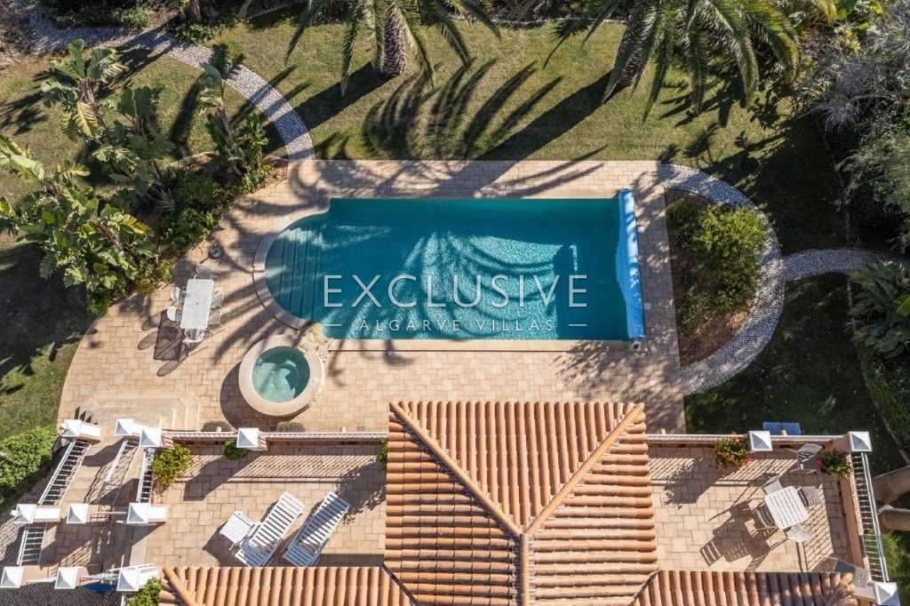 Luxurious Coastal Villa with Stunning Sea Views in Reserva da Luz, Lagos