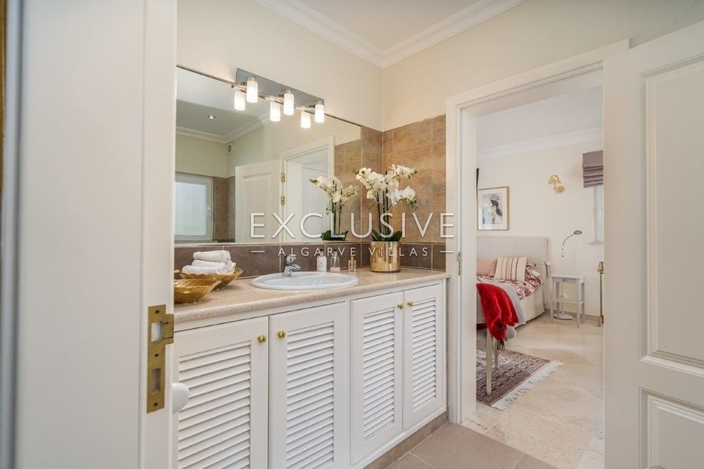 Luxurious Coastal Villa with Stunning Sea Views in Reserva da Luz, Lagos