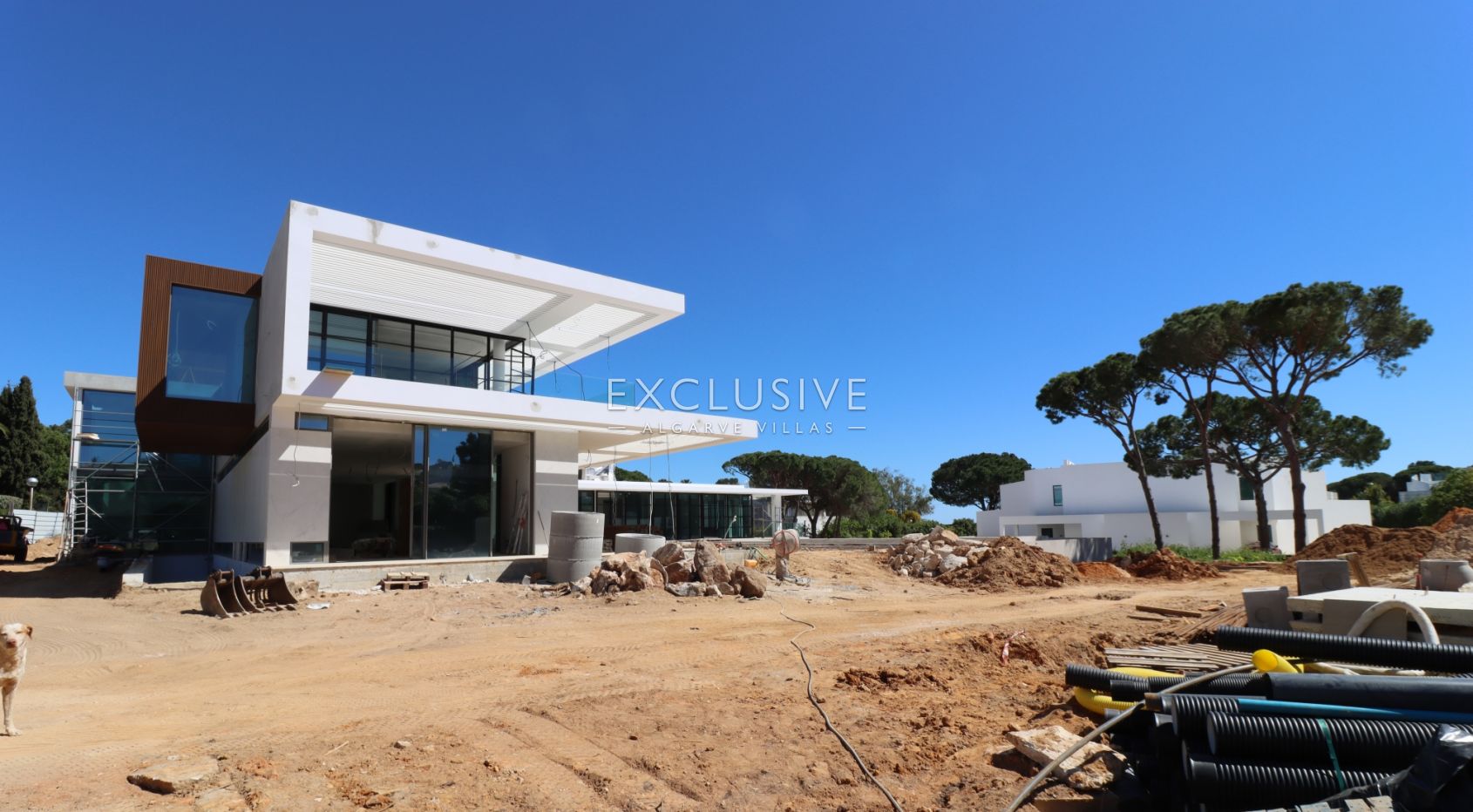 Superb luxury villa 6+2 bedrooms near Ancao beach in golden triangle Algarve