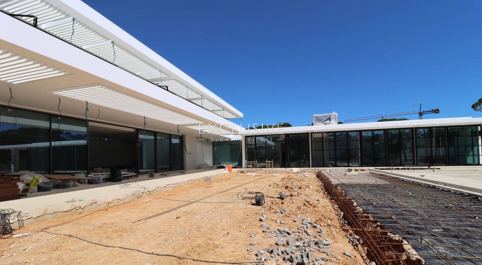 Superb luxury villa 6+2 bedrooms near Ancao beach in golden triangle Algarve