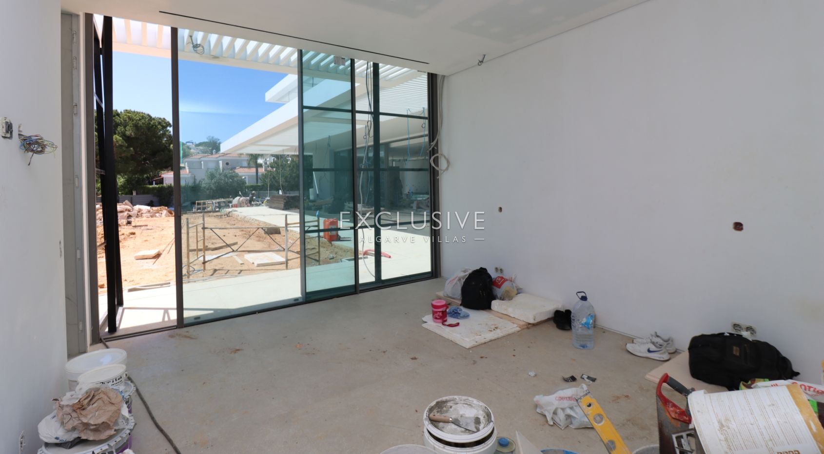 Superb luxury villa 6+2 bedrooms near Ancao beach in golden triangle Algarve