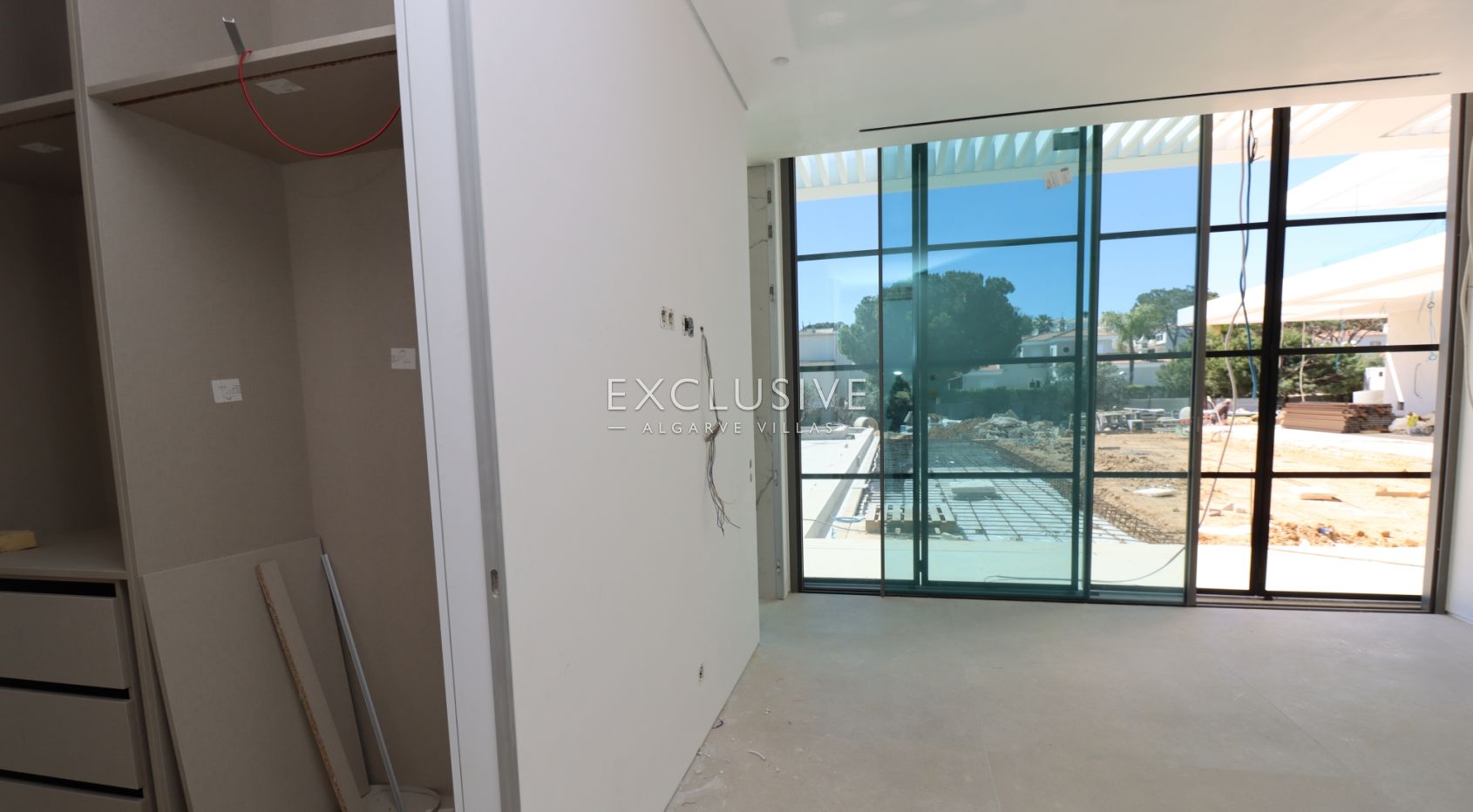 Superb luxury villa 6+2 bedrooms near Ancao beach in golden triangle Algarve
