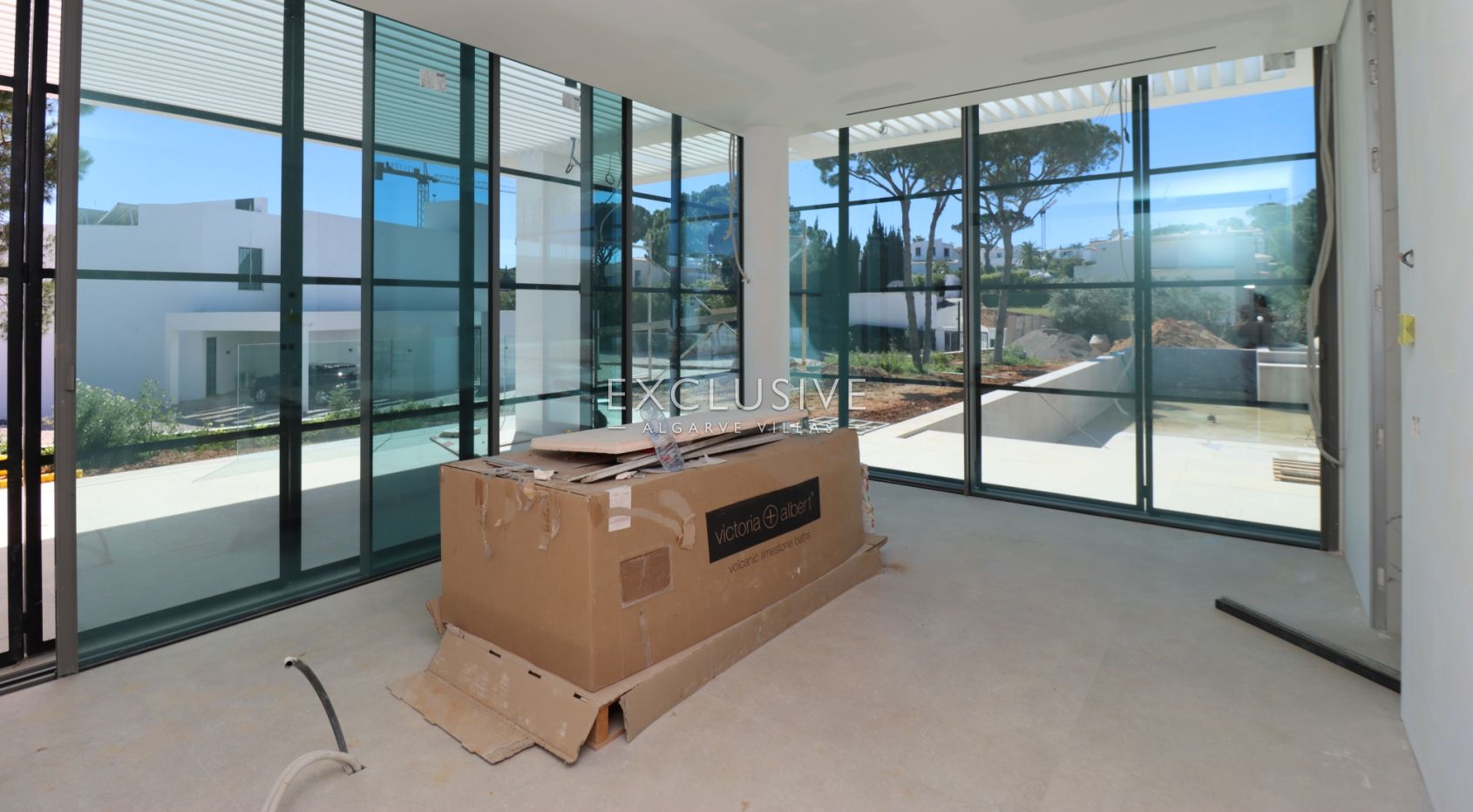 Superb luxury villa 6+2 bedrooms near Ancao beach in golden triangle Algarve