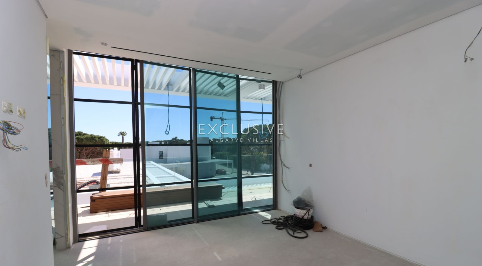 Superb luxury villa 6+2 bedrooms near Ancao beach in golden triangle Algarve