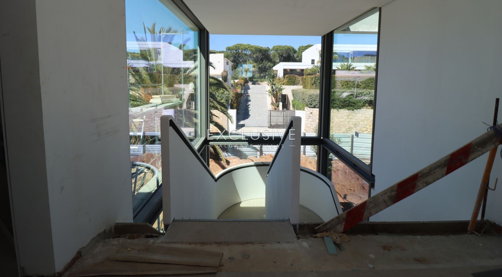 Superb luxury villa 6+2 bedrooms near Ancao beach in golden triangle Algarve