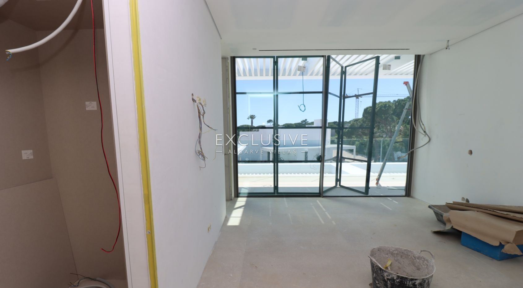 Superb luxury villa 6+2 bedrooms near Ancao beach in golden triangle Algarve