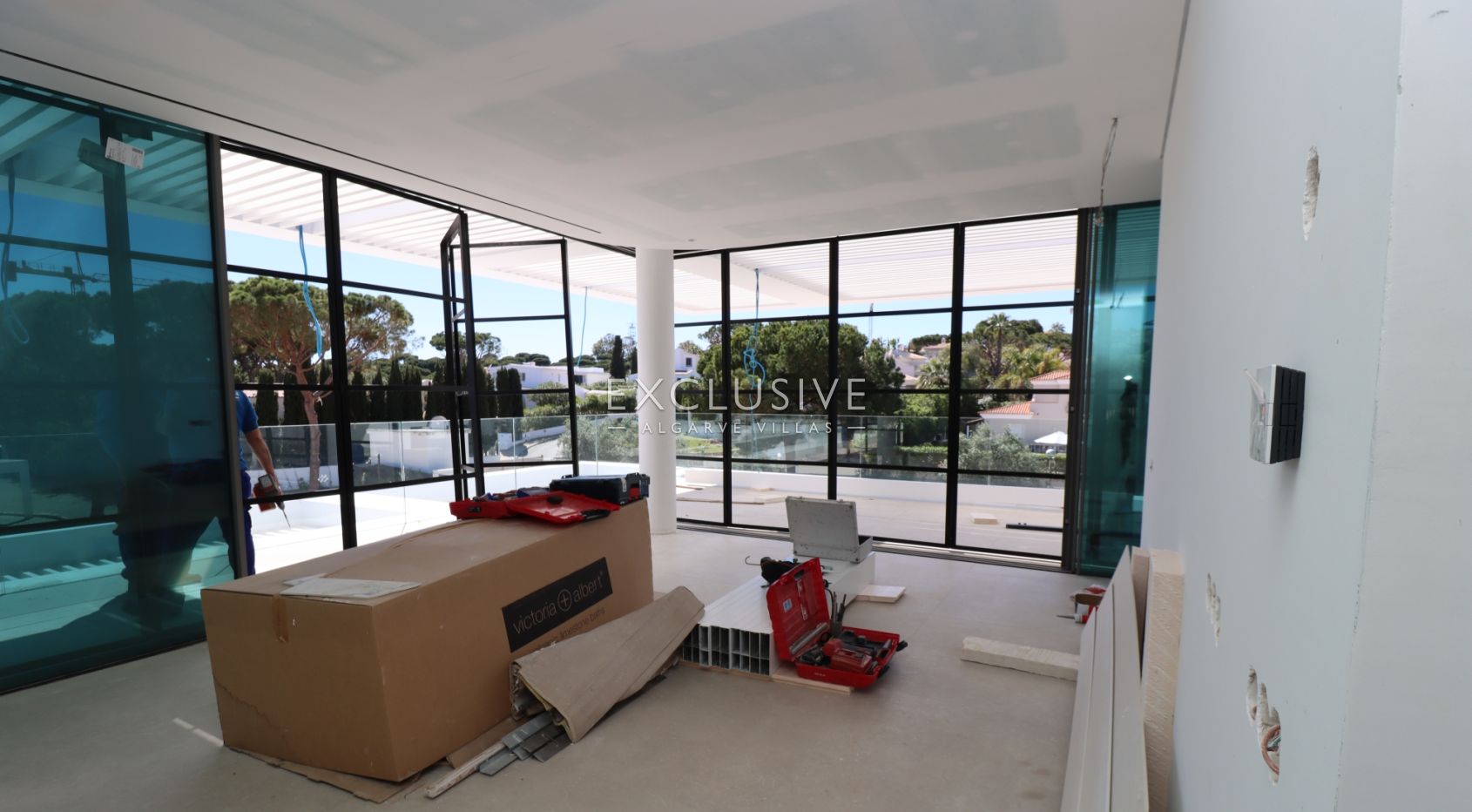 Superb luxury villa 6+2 bedrooms near Ancao beach in golden triangle Algarve
