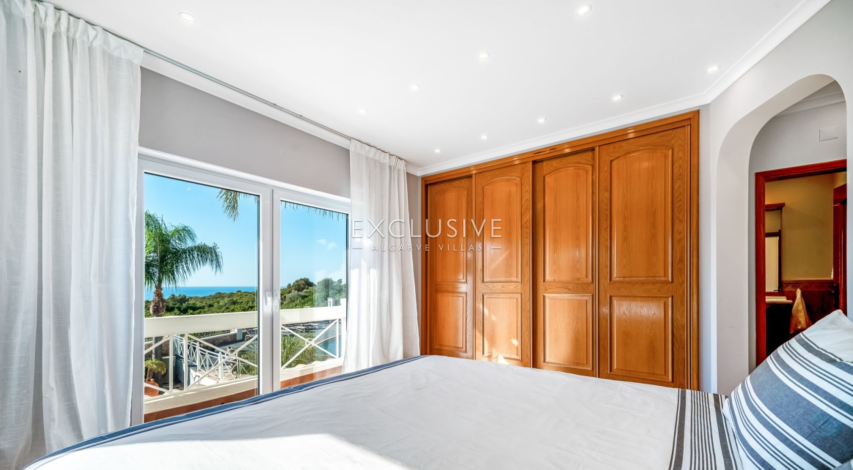 villa de 4+3 chambres avec vue sur la mer et les falaises Carvoeiro, Algarve