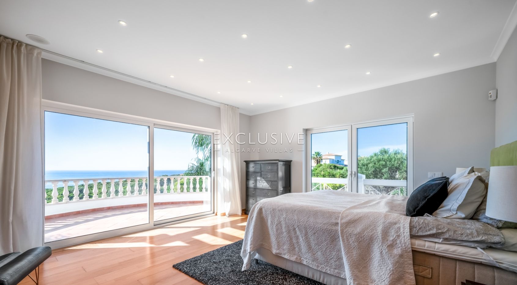 villa de 4+3 chambres avec vue sur la mer et les falaises Carvoeiro, Algarve