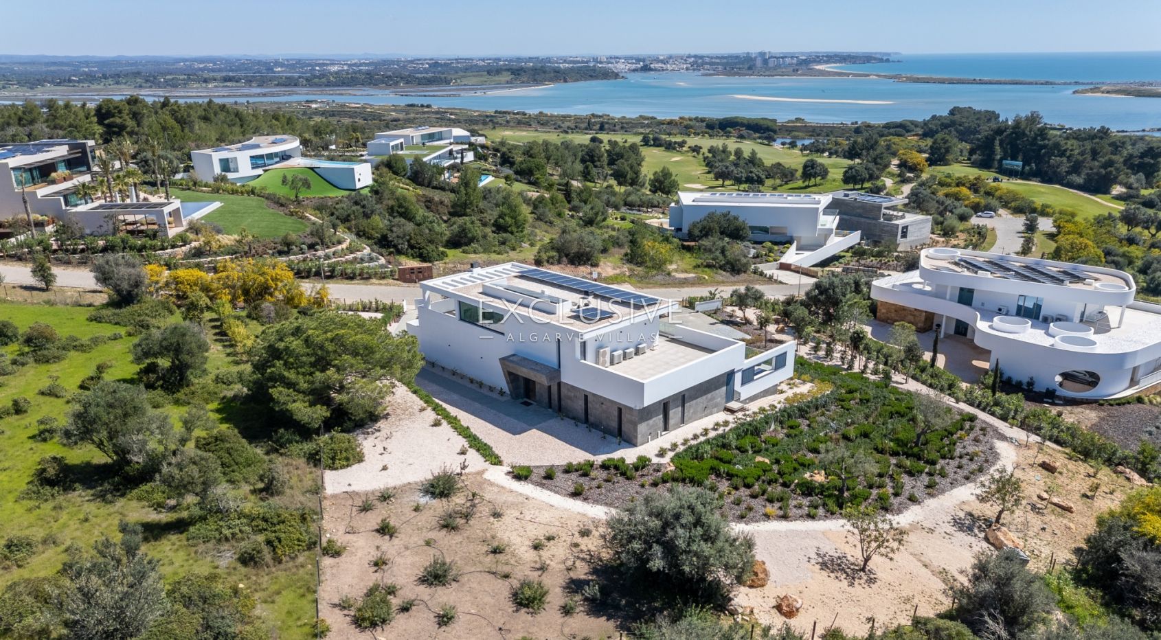 Luxury Villa, with stunning views in Palmares Golf Resort, Algarve
