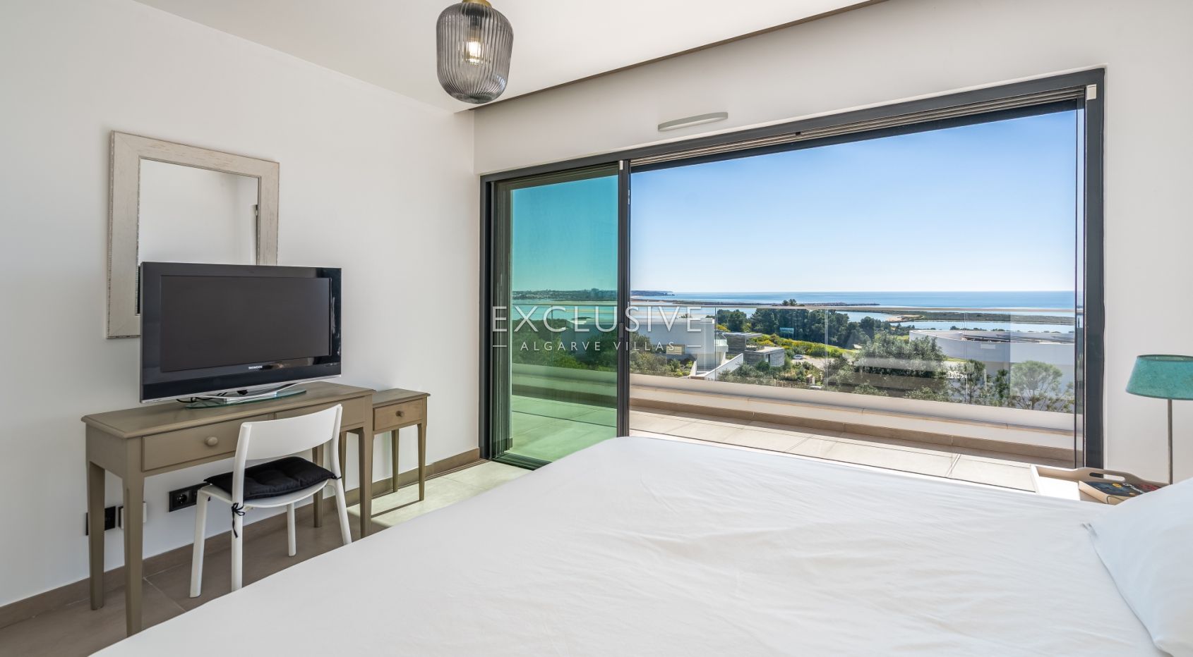 Luxury Villa, with stunning views in Palmares Golf Resort, Algarve