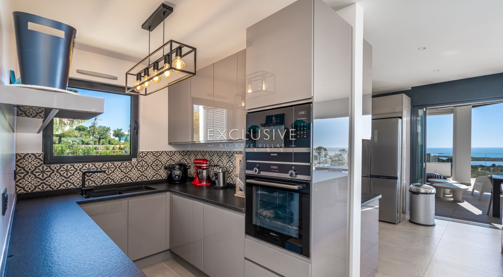 Luxury Villa, with stunning views in Palmares Golf Resort, Algarve