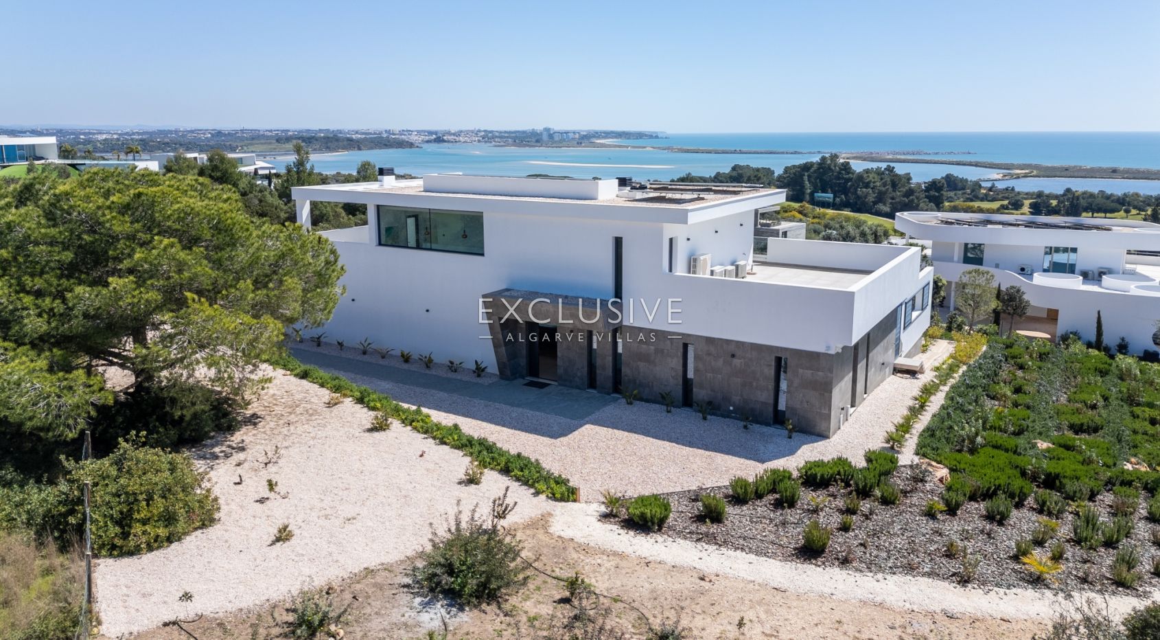 Luxury Villa, with stunning views in Palmares Golf Resort, Algarve