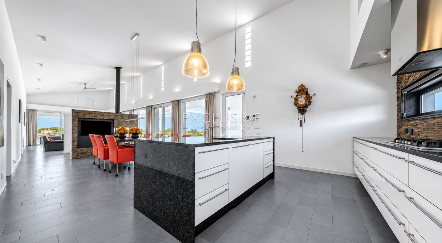 Design-Villa in Caramujeira mit Panoramablick auf die Küste