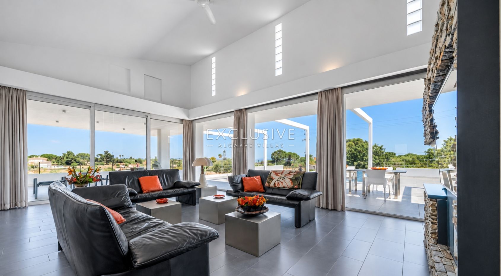 Design-Villa in Caramujeira mit Panoramablick auf die Küste