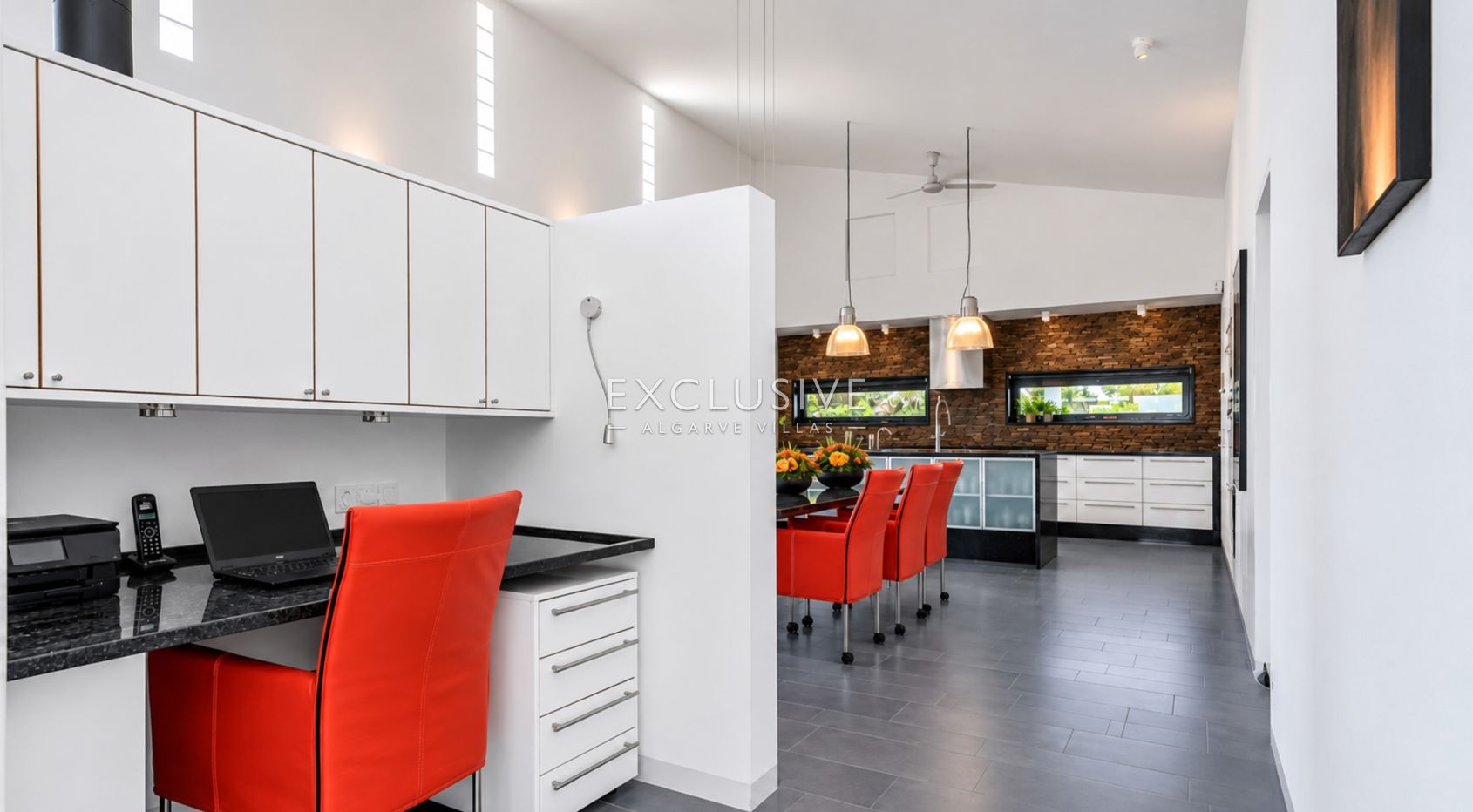 Design-Villa in Caramujeira mit Panoramablick auf die Küste
