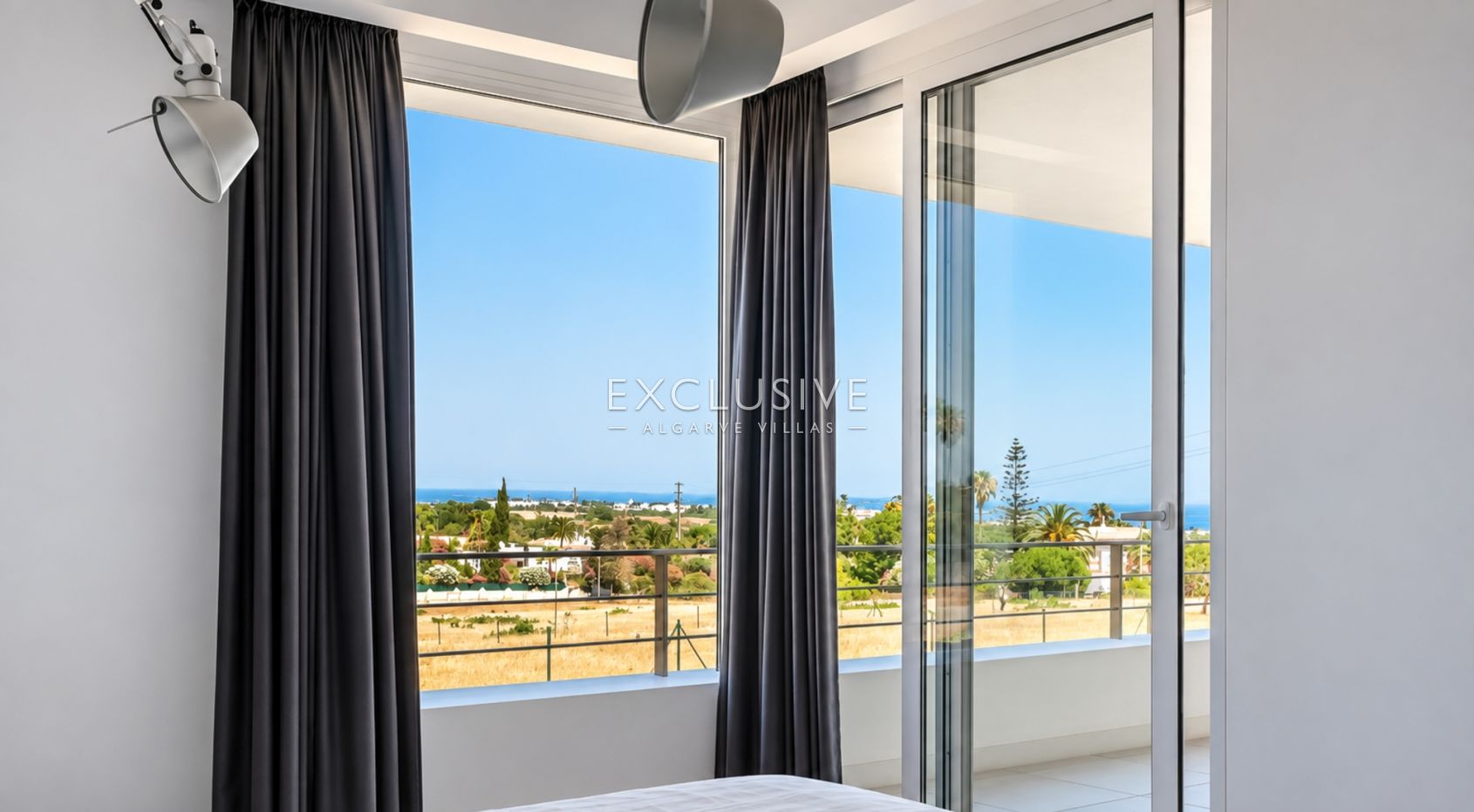 Design-Villa in Caramujeira mit Panoramablick auf die Küste