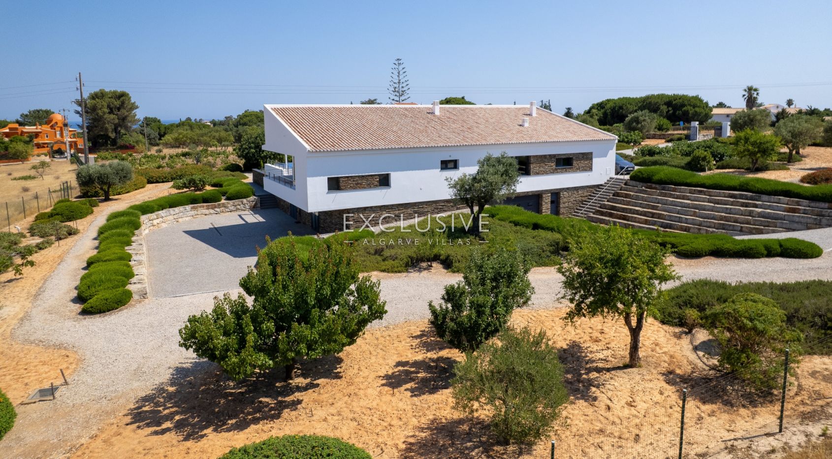 Design villa in the Caramujeira with panoramic coastal views