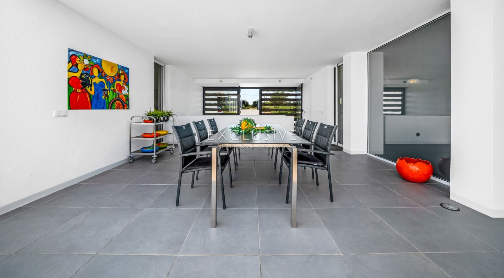Design villa in the Caramujeira with panoramic coastal views