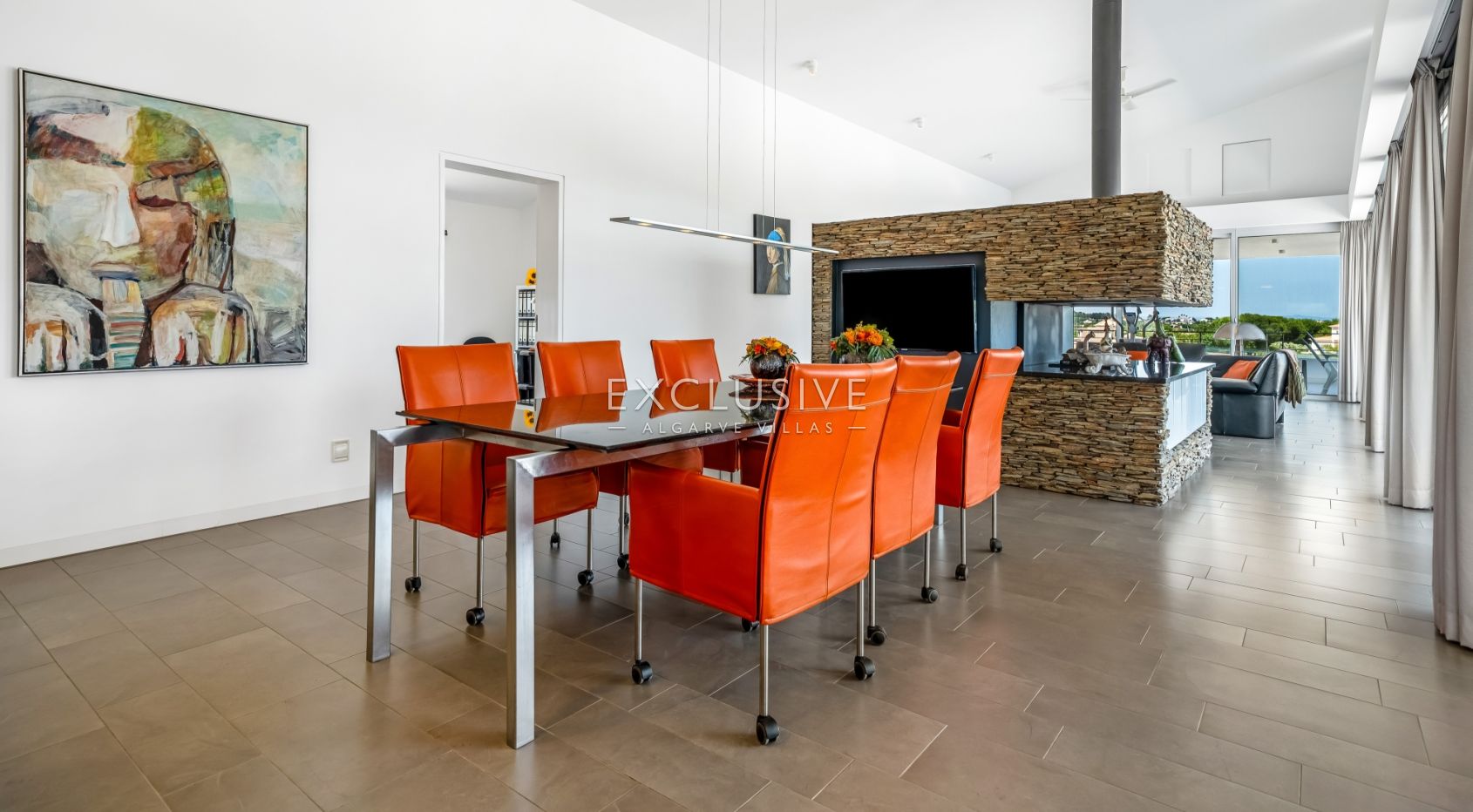 Design villa in the Caramujeira with panoramic coastal views