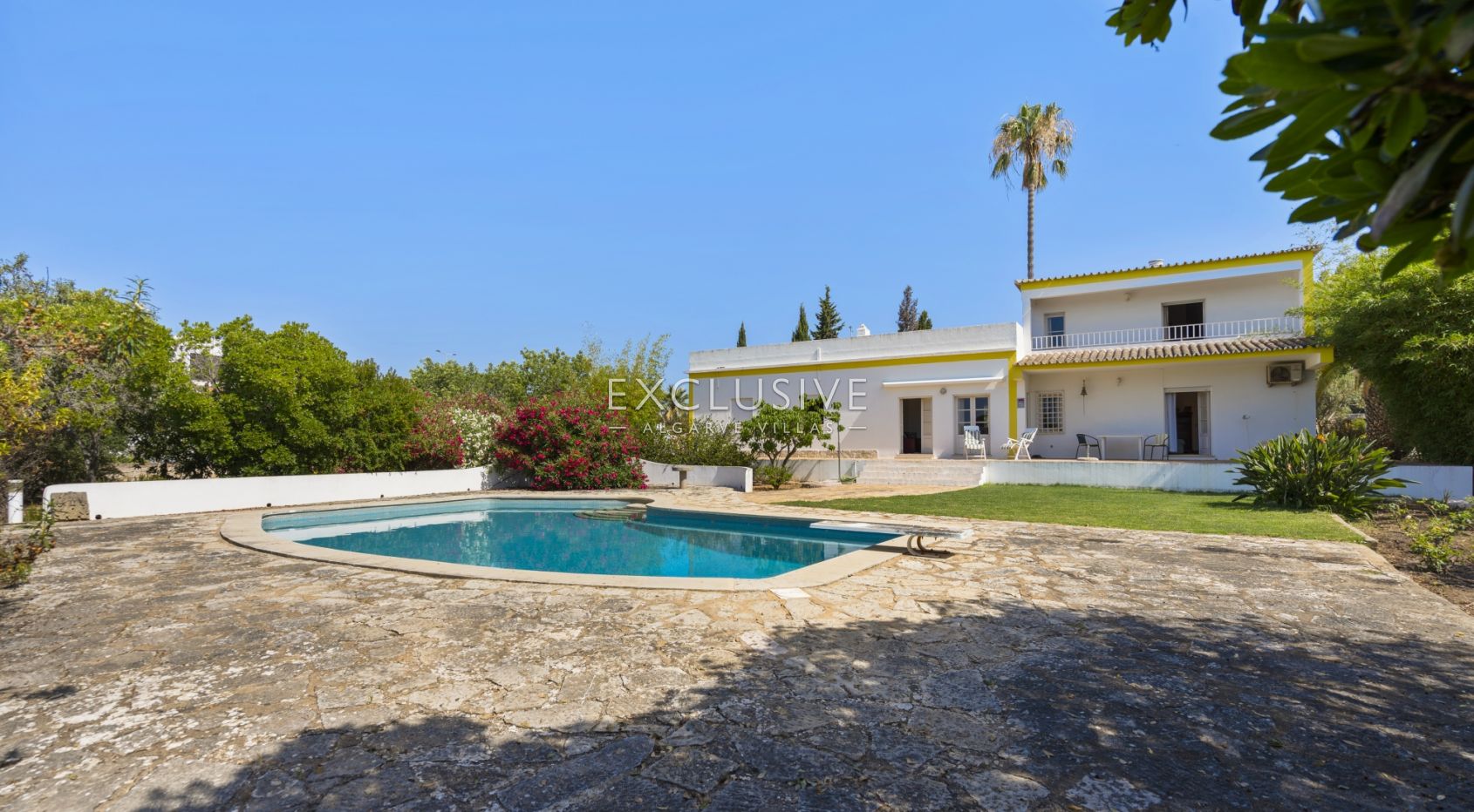 Quinta style property, plus ruin with 25960m2 plot, close to beaches, Alvor, Algarve