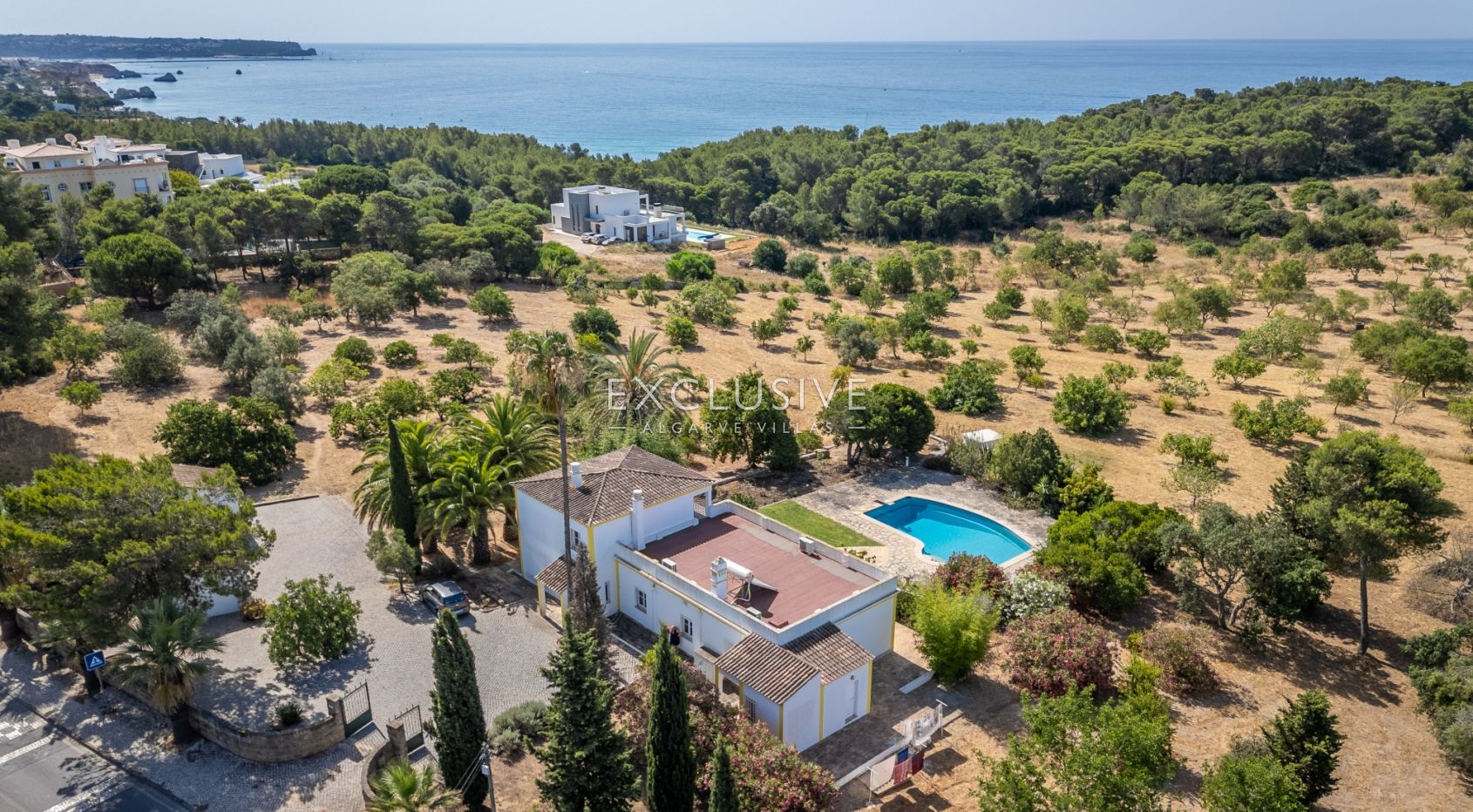 Quinta style property, plus ruin with 25960m2 plot, close to beaches, Alvor, Algarve