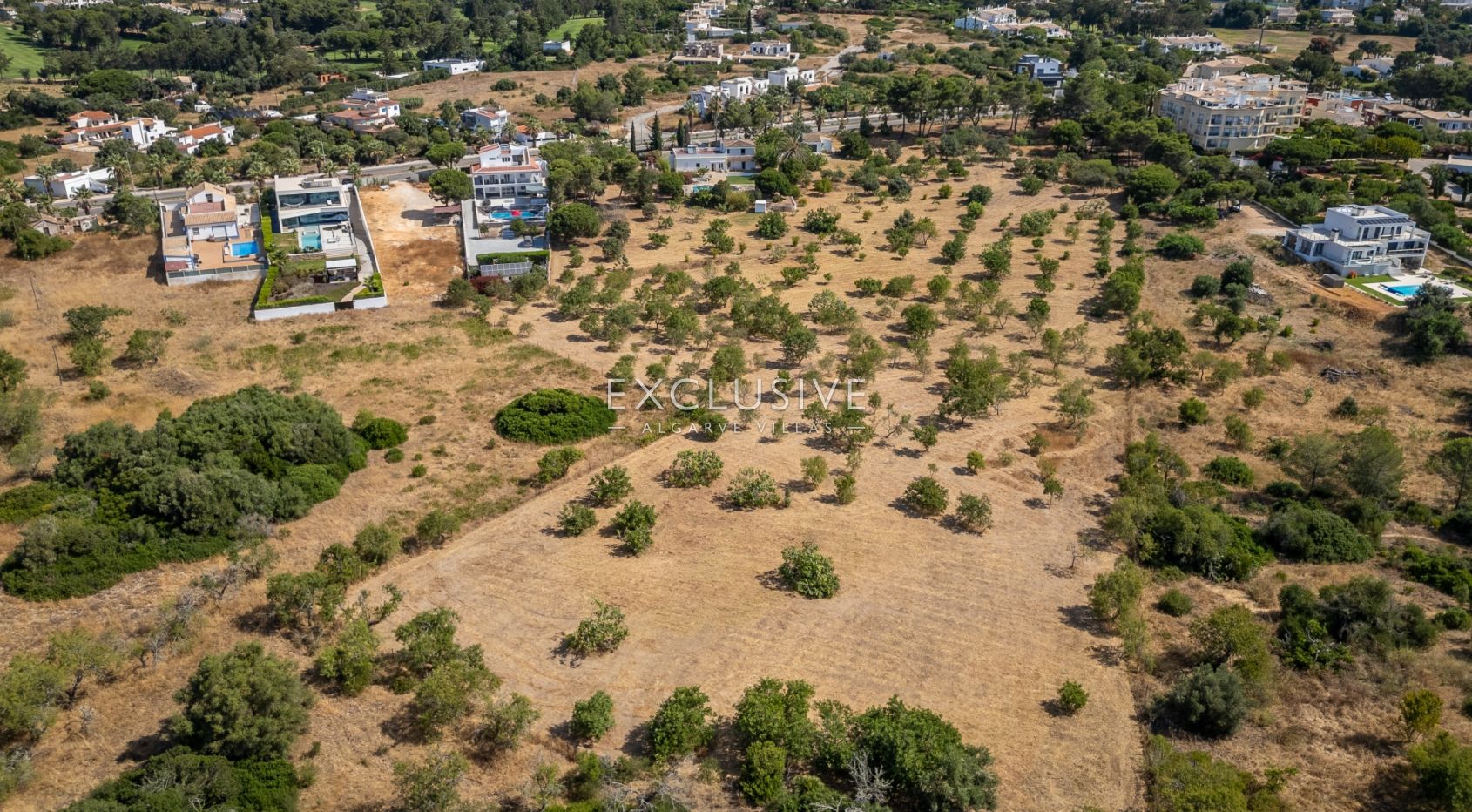Quinta style property, plus ruin with 25960m2 plot, close to beaches, Alvor, Algarve